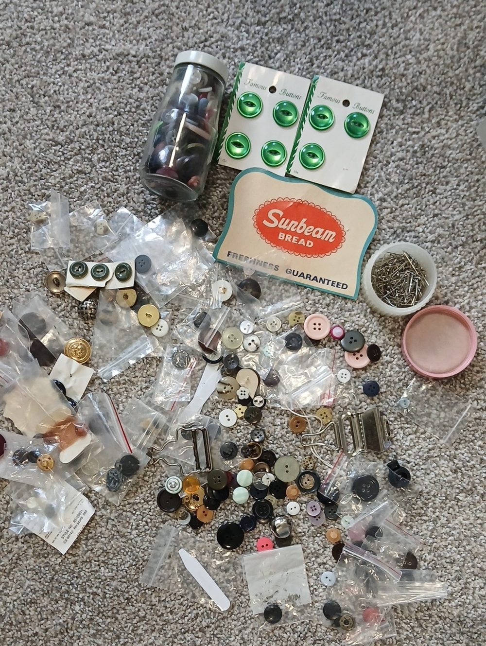 💜Vintage Sunbeam Assorted Buttons and Sewing Findings